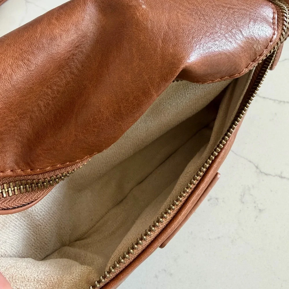 Kindly Brown Leather Camera Sling bag- Compact Hands-Free Carry